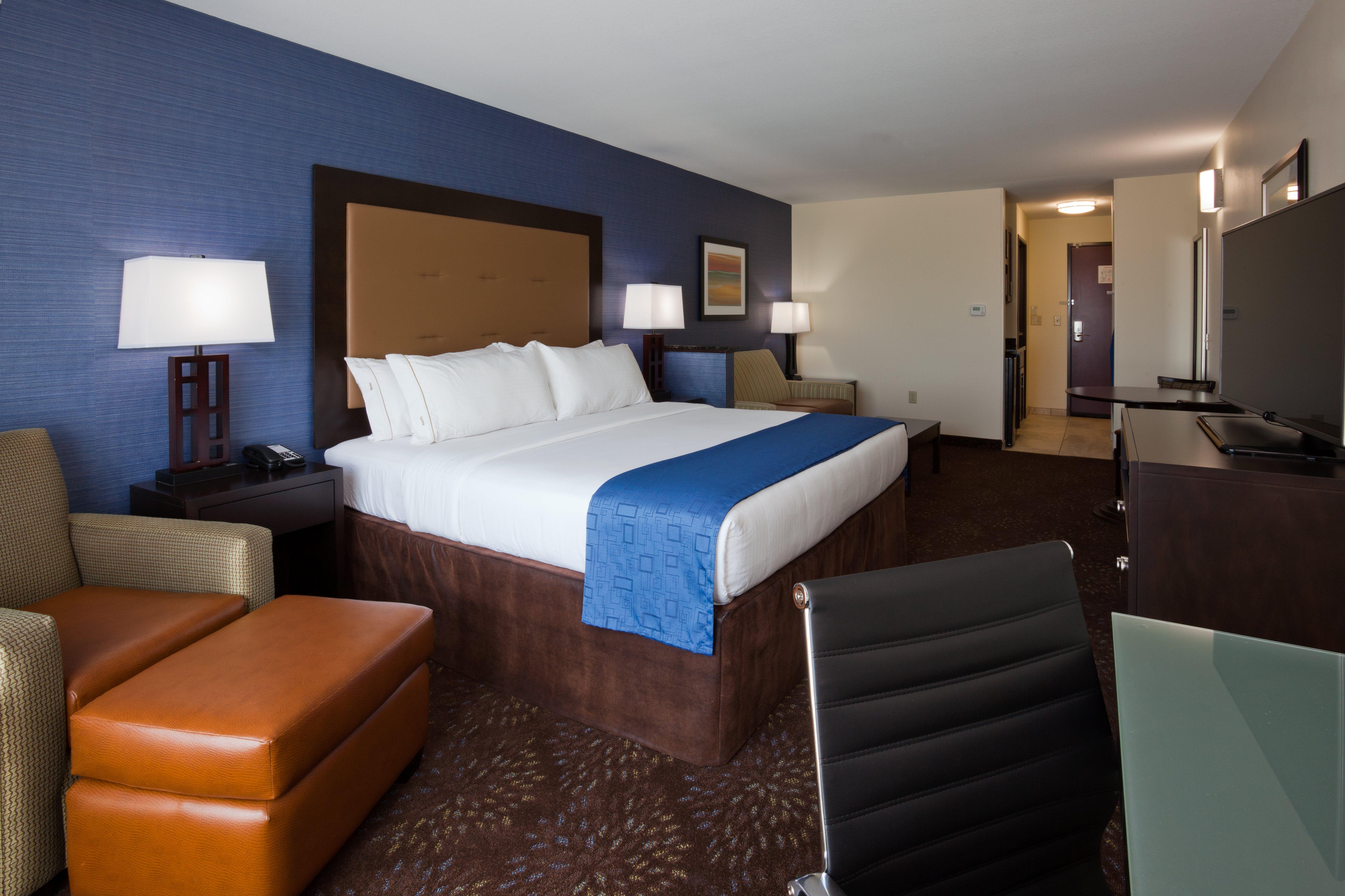 Holiday Inn Express & Suites Fort Dodge By Ihg Exterior photo