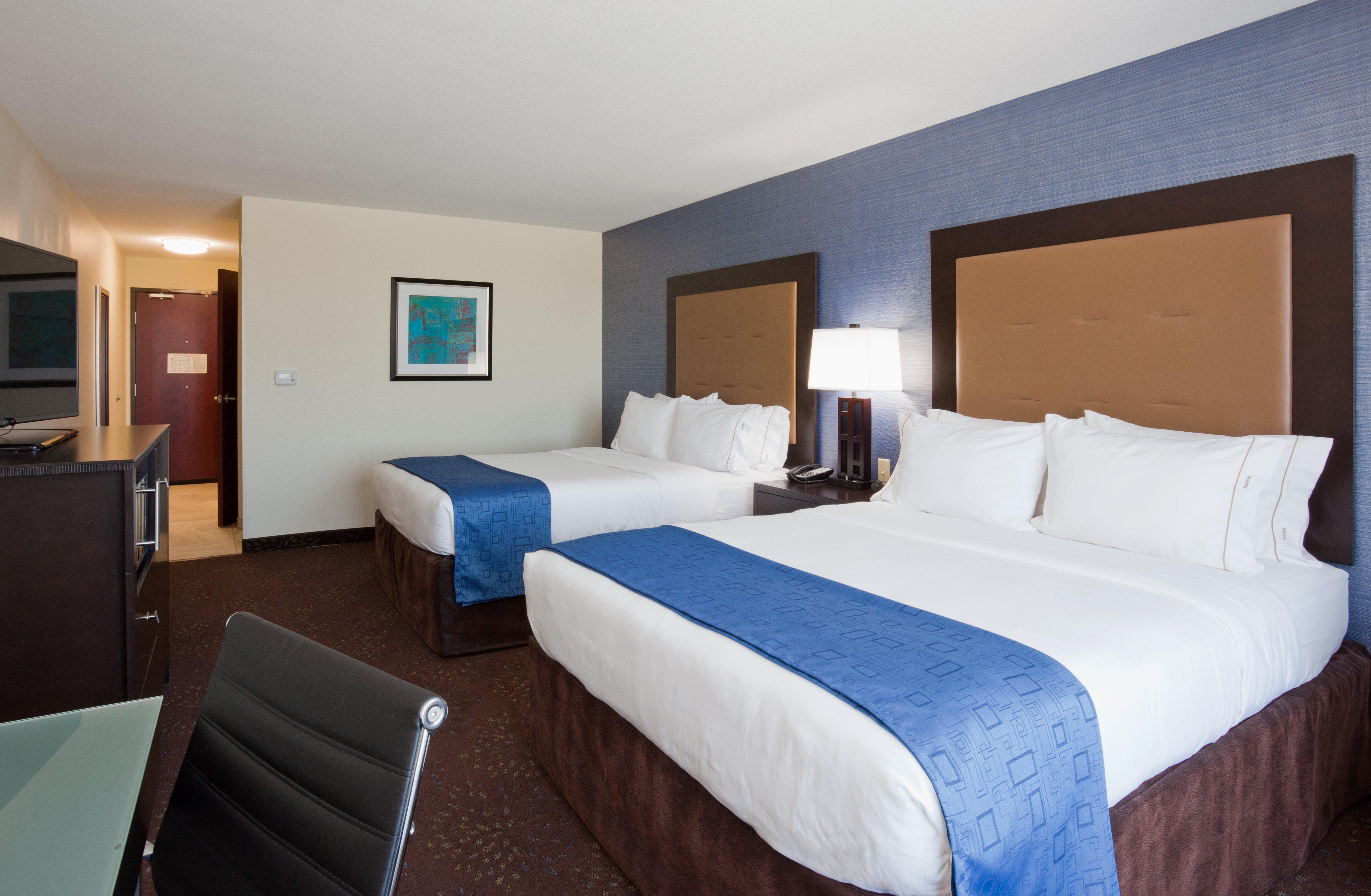 Holiday Inn Express & Suites Fort Dodge By Ihg Exterior photo