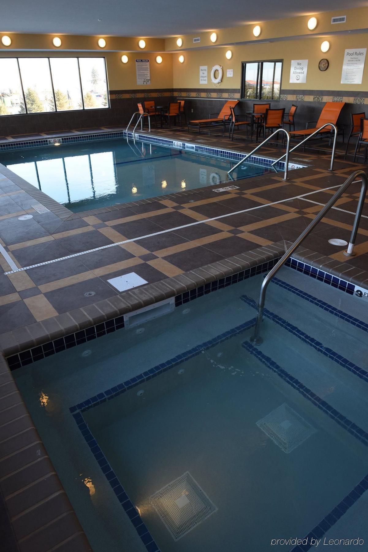 Holiday Inn Express & Suites Fort Dodge By Ihg Exterior photo