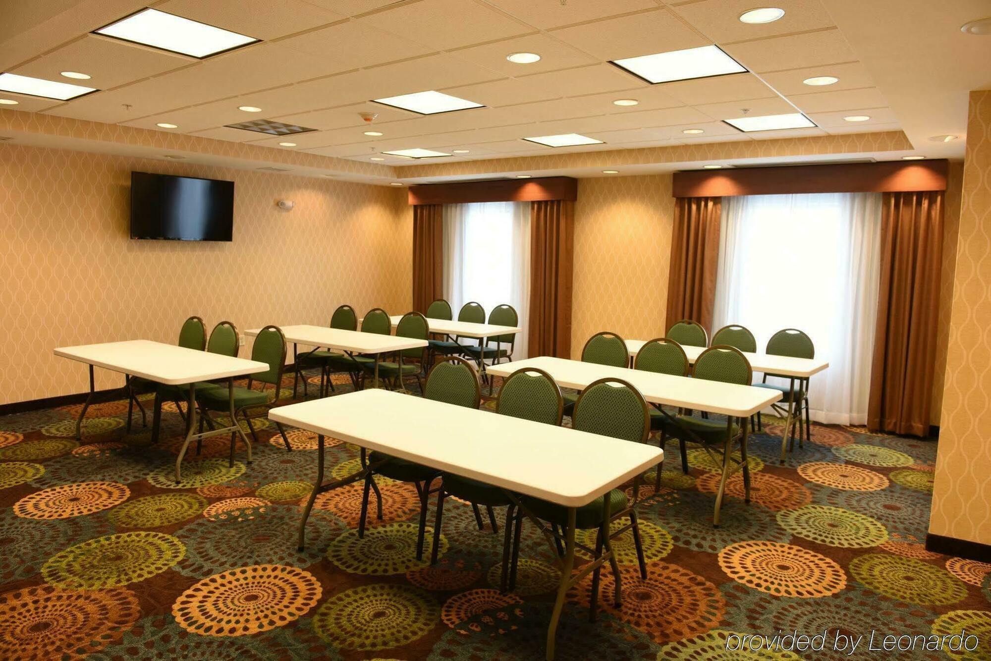 Holiday Inn Express & Suites Fort Dodge By Ihg Exterior photo